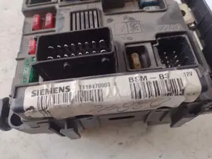 Foto de CAJA RELES / FUSIBLES CITROEN XSARA PICASSO 2.0 HDi CAT (RHY / DW10TD) (90 CV / 66 KW) referencia 655671 foto 4