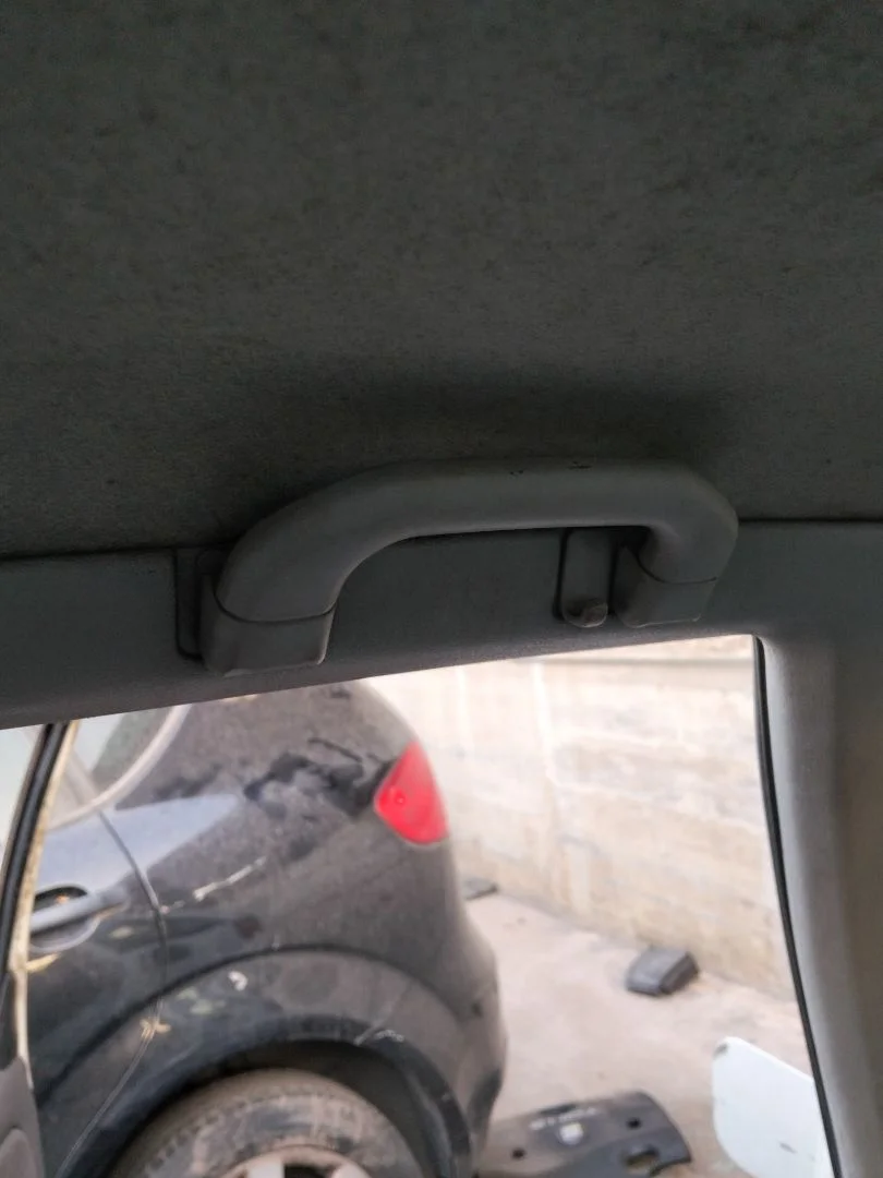 Foto de ASIDERO TECHO TRASERO DERECHO SEAT IBIZA (6K1) 1.9 TDI (90 CV / 66 KW) referencia 6K0857607E FKZ