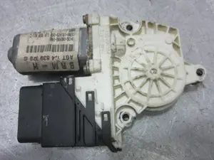 Foto de MOTOR ELEVALUNAS TRASERO IZQUIERDO VOLKSWAGEN GOLF IV BERLINA (1J1)(10.1997) 1.9 TDI (110 CV / 81 KW) referencia 7746002302 foto 2