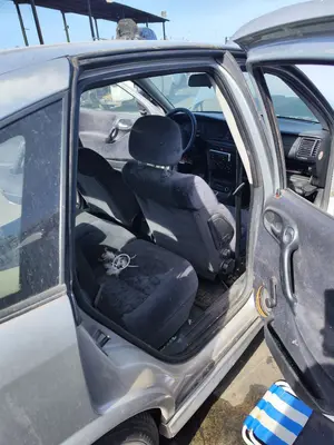 Foto de GOMAS CONTORNO PUERTA OPEL VECTRA B BERLINA 2.0 DTI (101 CV / 74 KW)