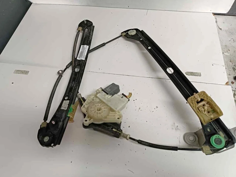 Foto de ELEVALUNAS DELANTERO DERECHO VOLKSWAGEN GOLF VII (5G1/BE1) referencia 5G4837462 H