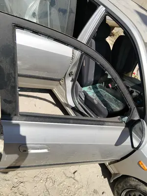 Foto de PUERTA DELANTERA DERECHA HYUNDAI ELANTRA (XD) 2.0 CRDi CAT (113 CV / 83 KW)