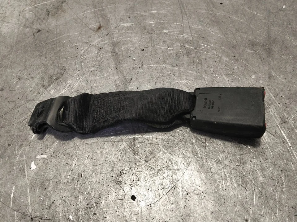 Foto de ENGANCHE CINTURON TRASERO CENTRAL BMW SERIE 3 COMPACTO (E46) 2.0 16V Diesel CAT (150 CV / 110 KW) referencia 33015649