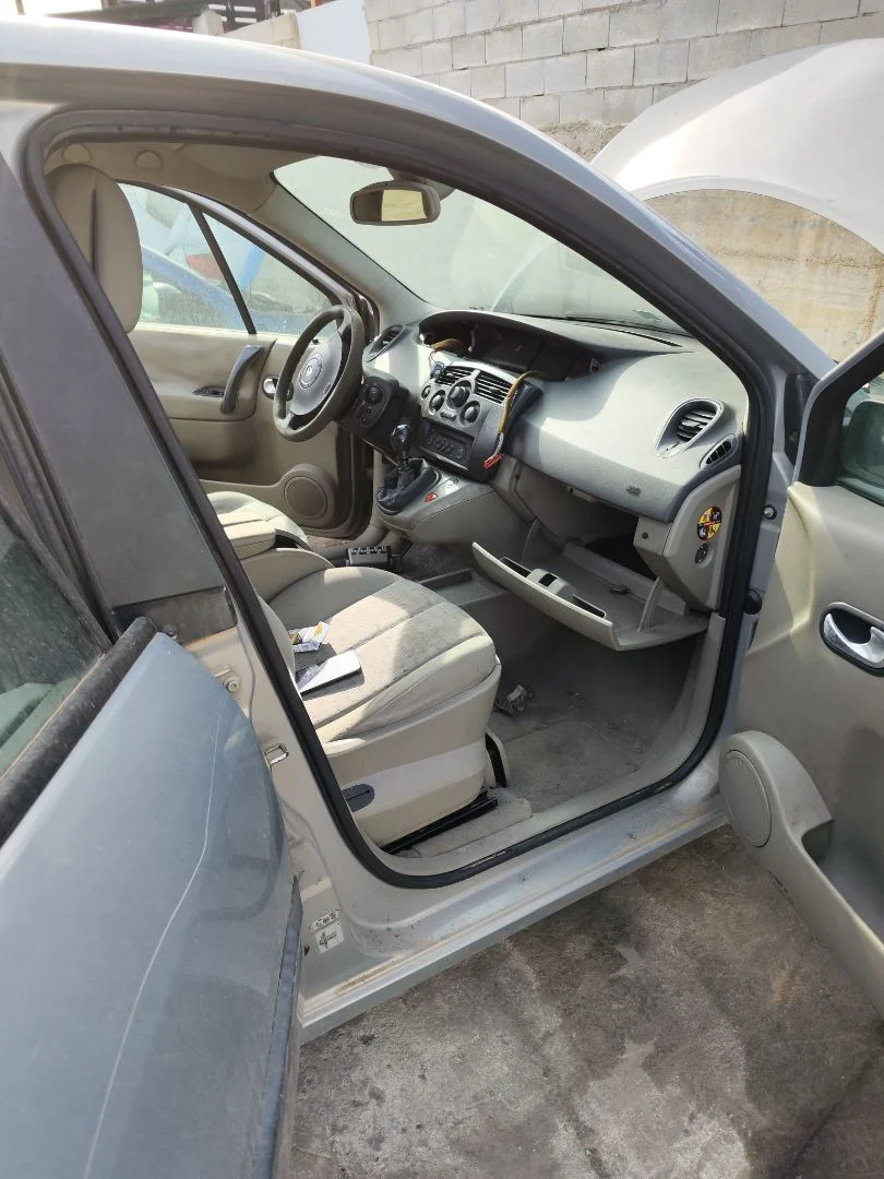 Foto de GOMAS CONTORNO PUERTA RENAULT SCENIC II (JM) 1.9 dCi Diesel (120 CV / 88 KW) referencia 7701475031
