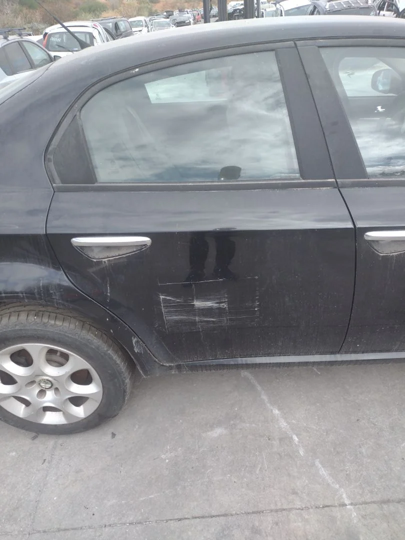 Foto de PUERTA TRASERA DERECHA ALFA ROMEO 159 (140) 1.9 JTD (M) 16V CAT (150 CV / 110 KW)