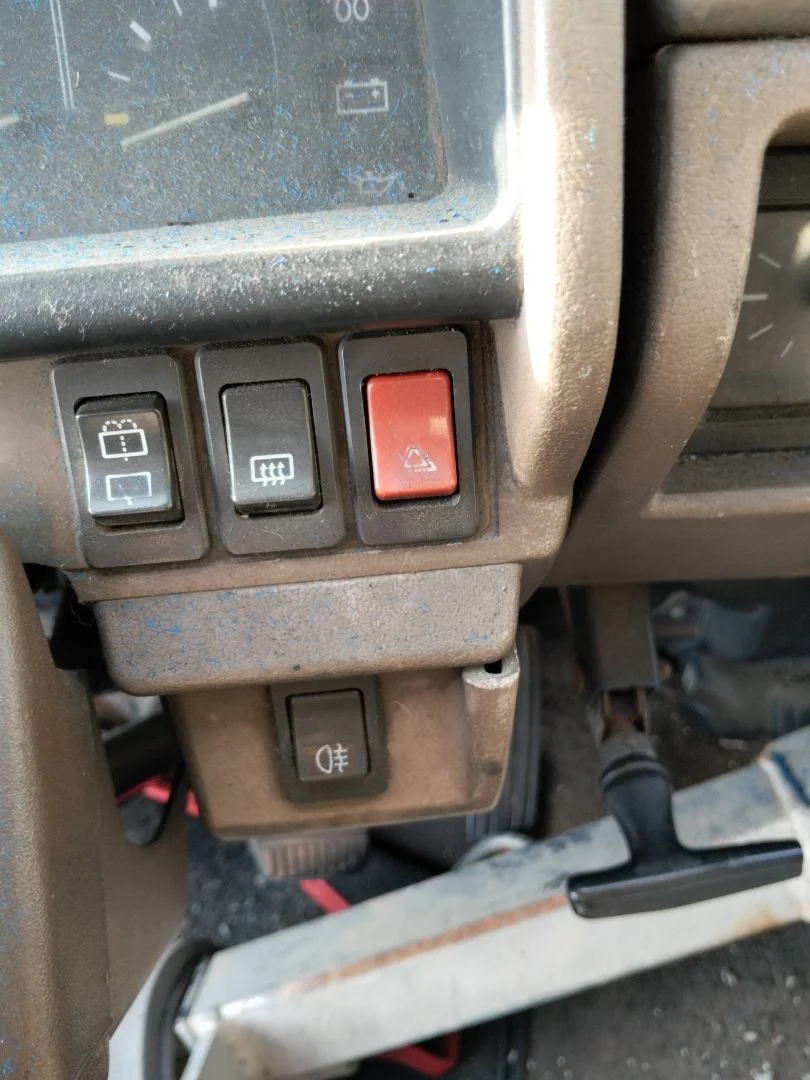 Foto de WARNING NISSAN VANETTE (C220) 2.0 Diesel (67 CV / 49 KW)