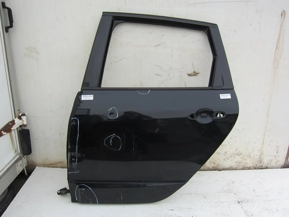 Foto de PUERTA TRASERA IZQUIERDA RENAULT SCENIC III (JZ) 1.6 dCi Diesel FAP (131 CV / 96 KW)