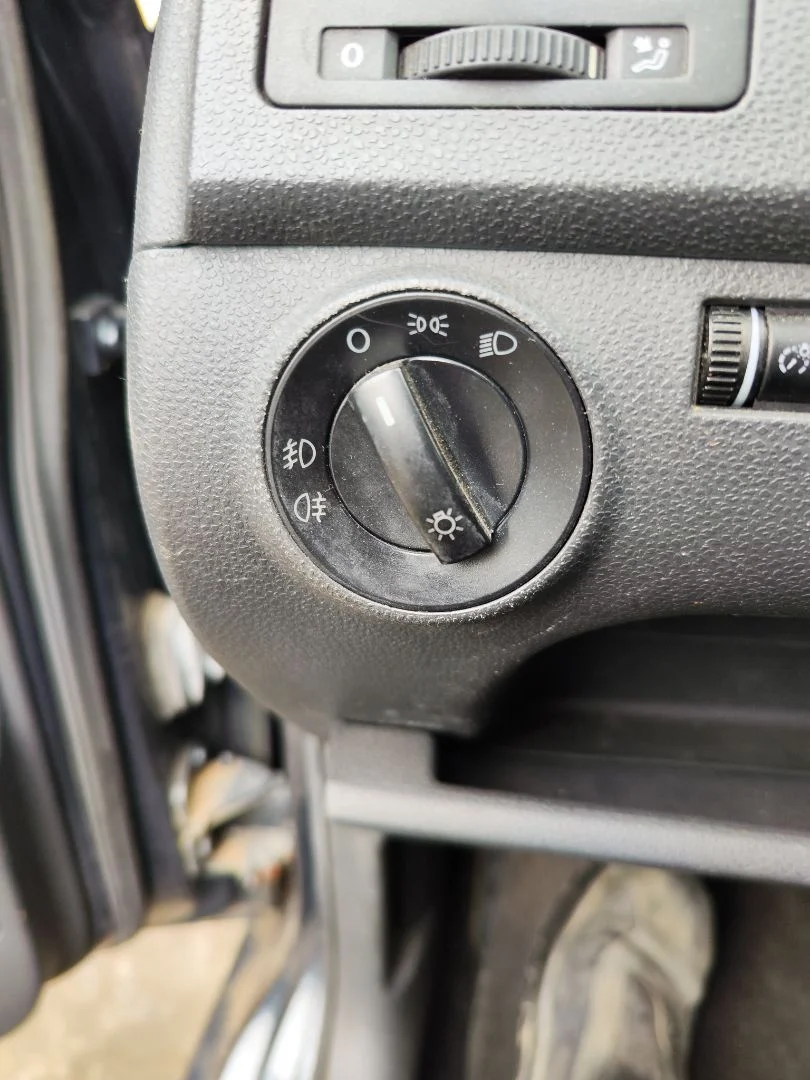 Foto de MANDO LUCES VOLKSWAGEN POLO IV (9N1) 1.4 16V (75 CV / 55 KW)