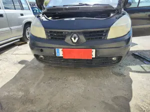 Foto de PARAGOLPES DELANTERO RENAULT SCENIC II (JM) 1.9 dCi Diesel (120 CV / 88 KW)