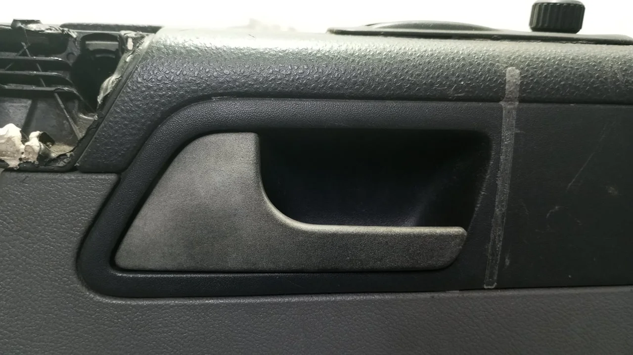 Foto de MANETA INTERIOR DELANTERA IZQUIERDA VOLKSWAGEN T5 TRANSPORTER FURGÓN/COMBI (7H) 1.9 TDI CAT (AXB) (105 CV / 77 KW) referencia 7H0837617