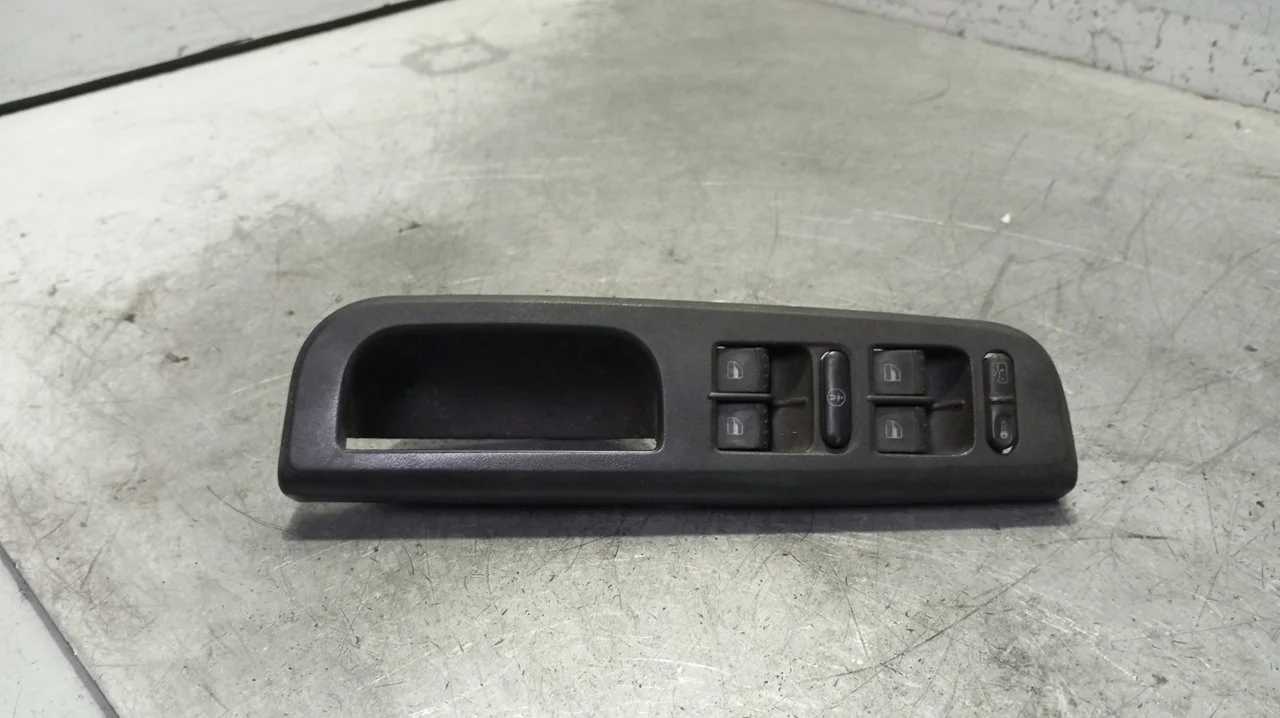 Foto de MANDO ELEVALUNAS DELANTERO IZQUIERDO SEAT LEON (1M1) 1.9 TDI (110 CV / 81 KW) referencia 1J4959857A