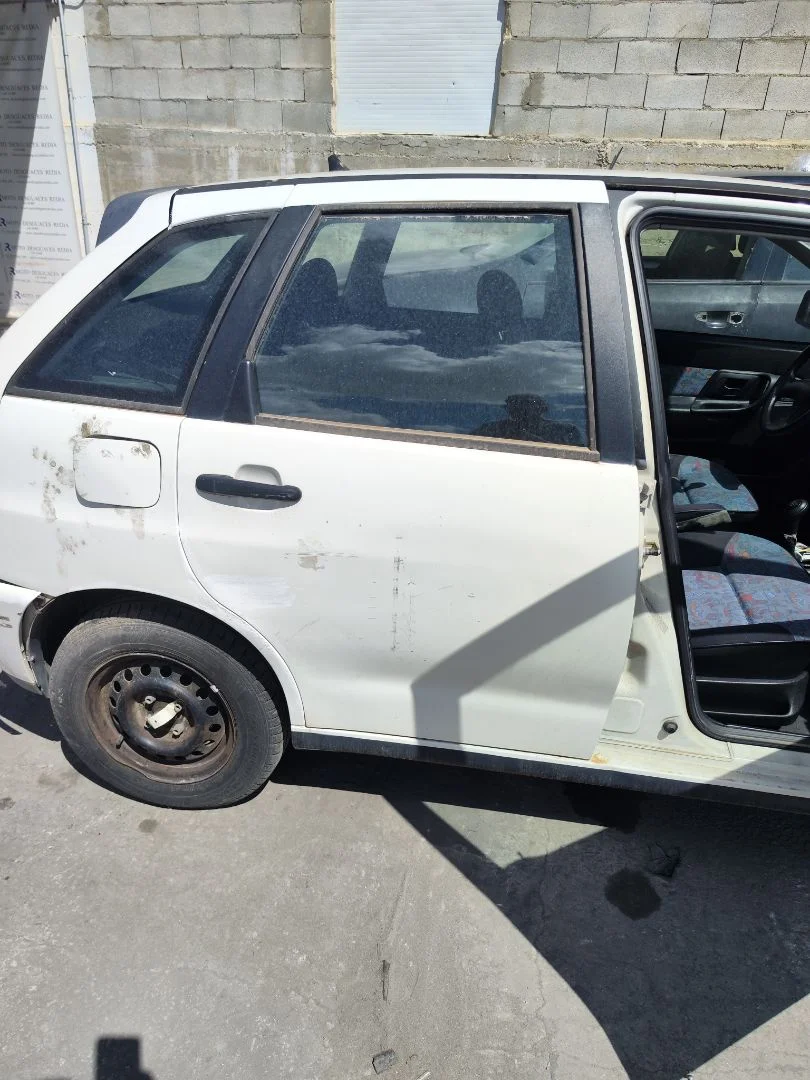 Foto de PUERTA TRASERA DERECHA SEAT IBIZA (6K1) 1.4 (60 CV / 44 KW)