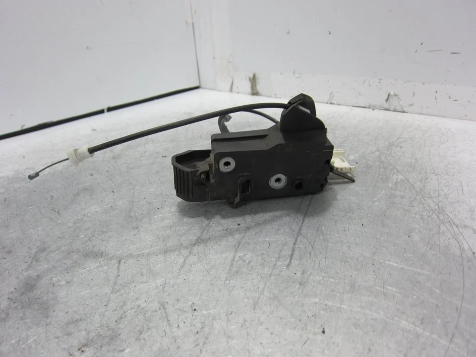 Foto de CERRADURA PUERTA DELANTERA DERECHA PEUGEOT 407 2.0 16V HDi FAP CAT (RHR / DW10BTED4) (136 CV / 100 KW) referencia 9683417780