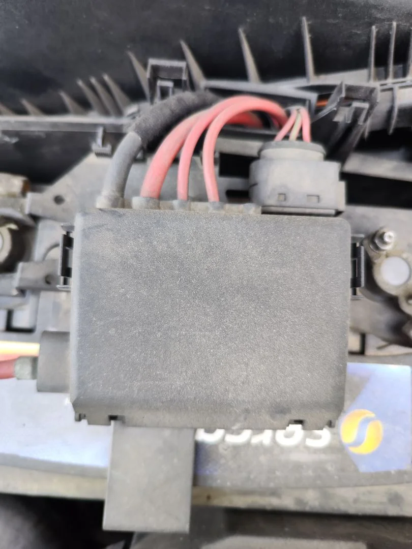 Foto de CAJA RELES / FUSIBLES VOLKSWAGEN GOLF IV BERLINA (1J1)(10.1997) 1.9 TDI (131 CV / 96 KW)