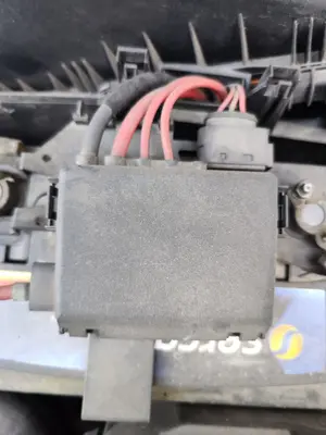 Foto de CAJA RELES / FUSIBLES VOLKSWAGEN GOLF IV BERLINA (1J1)(10.1997) 1.9 TDI (131 CV / 96 KW)