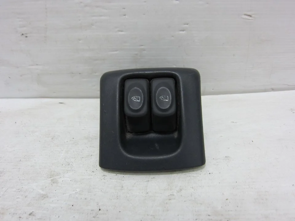 Foto de MANDO ELEVALUNAS DELANTERO DERECHO RENAULT MEGANE I FASE 2 COUPE (DA...) 1.6 (107 CV / 79 KW) referencia 7700841069BAD