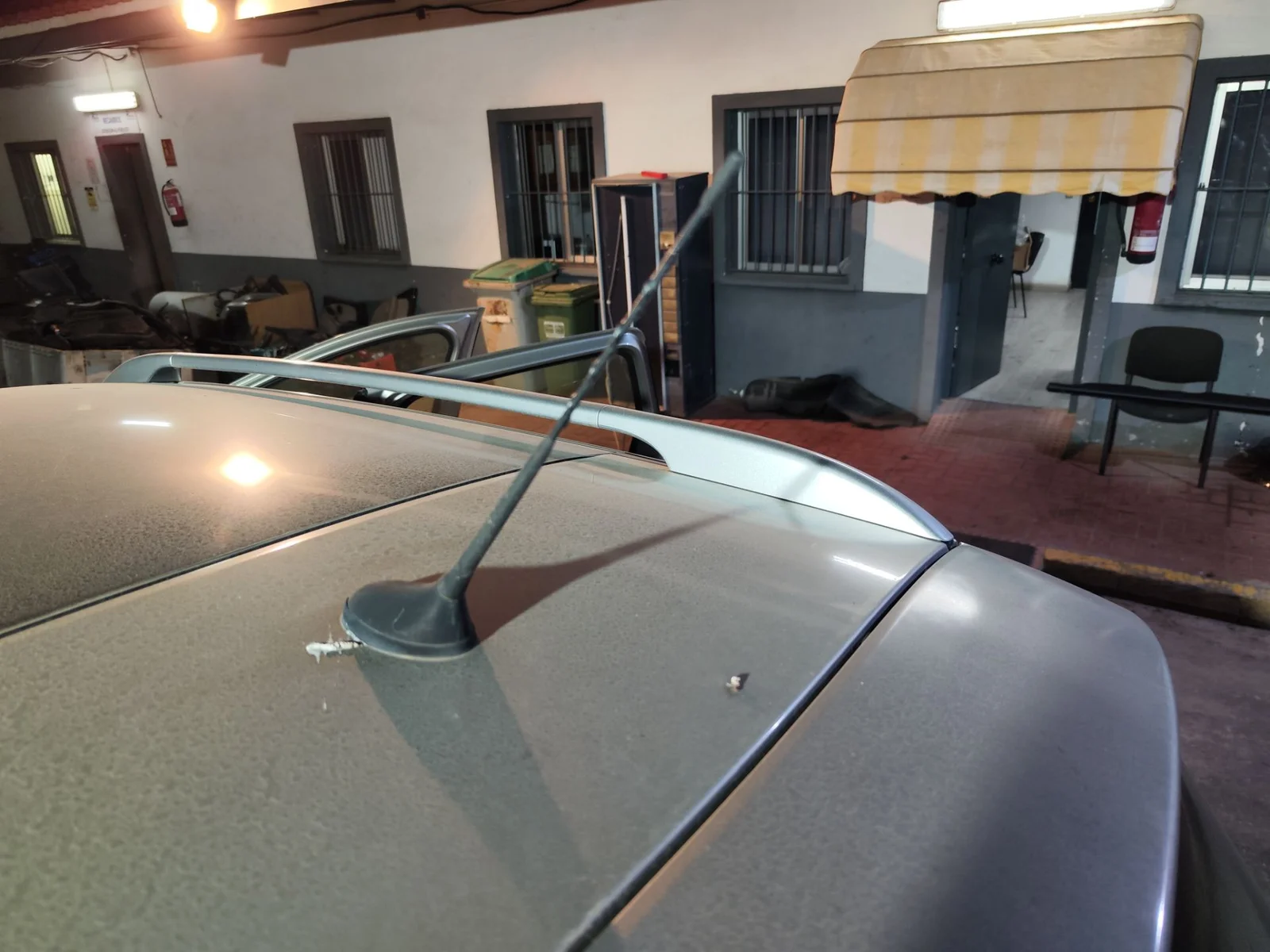Foto de ANTENA PEUGEOT 308 SW 1.6 HDi FAP CAT (9HZ / DV6TED4) (109 CV / 80 KW) referencia 9666561280