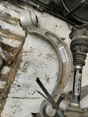 Foto de BRAZO SUSPENSION INFERIOR DELANTERO DERECHO AUDI A3 SEDÁN (8VM) 2.0 16V TDI (150 CV / 110 KW)