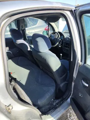 Foto de GOMAS CONTORNO PUERTA CITROEN C3 1.4  (73 CV / 54 KW)