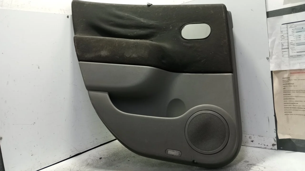 Foto de GUARNECIDO PUERTA TRASERA IZQUIERDA RENAULT SCENIC II 1.5 dCi Diesel (101 CV / 74 KW) referencia 8200213373