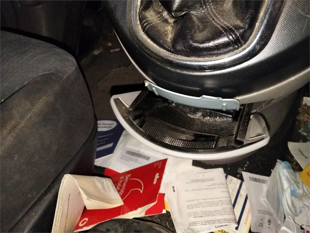 Foto de CENICERO MITSUBISHI GRANDIS (NA0W)