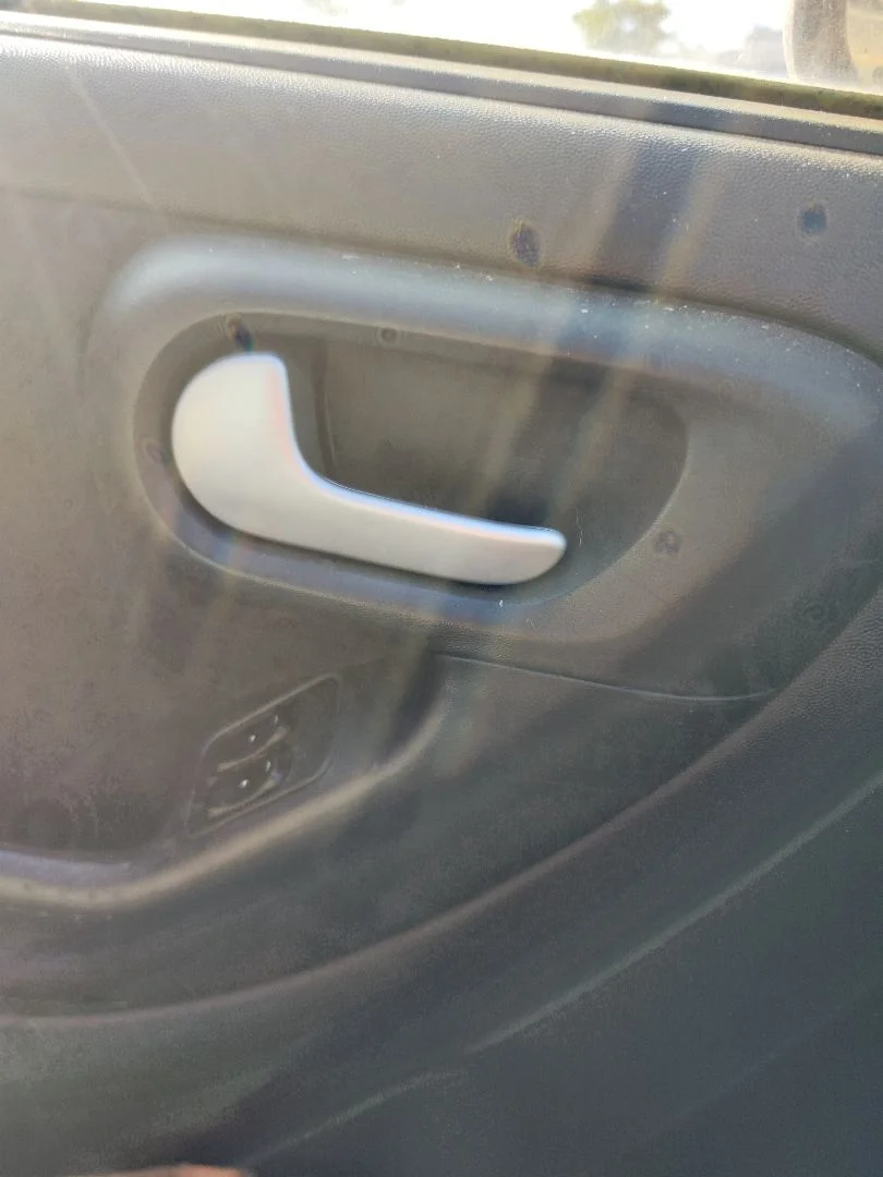 Foto de MANETA INTERIOR DELANTERA IZQUIERDA OPEL CORSA C 1.2 16V CAT (Z 12 XEP / LB4) (80 CV / 59 KW)