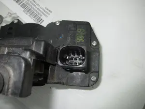 Foto de CERRADURA PUERTA TRASERA DERECHA CHEVROLET CAPTIVA 2.2 Diesel CAT (184 CV / 135 KW) referencia A081876 foto 6