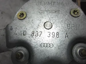 Foto de ELEVALUNAS DELANTERO DERECHO AUDI 100 AVANT (C4) 2.3 (133 CV / 98 KW) referencia 4A0837398A foto 2