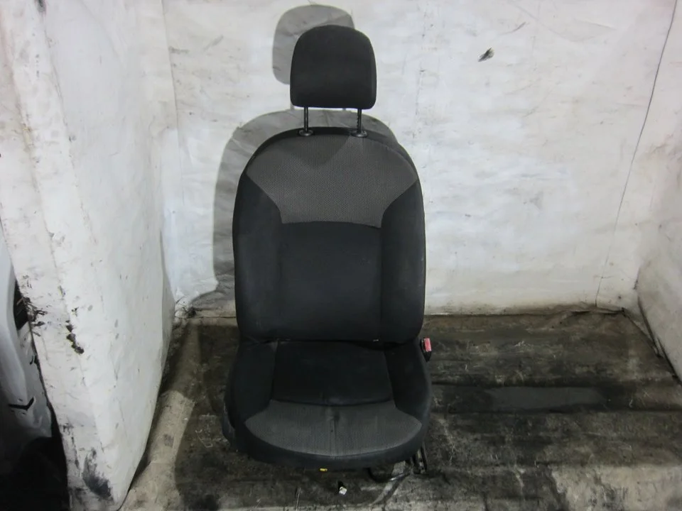 Foto de ASIENTO DELANTERO DERECHO DACIA DOKKER 1.5 dCi Diesel FAP CAT (90 CV / 66 KW) referencia 873117105R