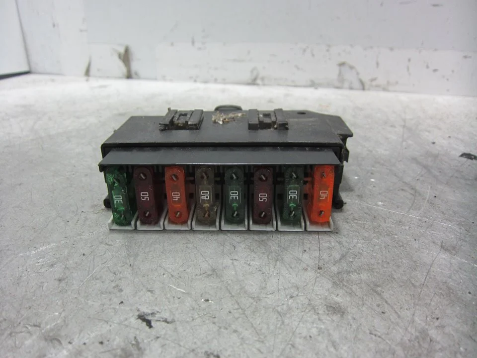 Foto de CAJA RELES / FUSIBLES OPEL MERIVA 1.7 16V CDTI (101 CV / 74 KW) referencia 90589541