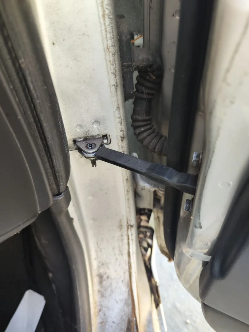 Foto de RETENEDOR PUERTA VOLVO S40 BERLINA 1.9 Diesel CAT (116 CV / 85 KW) referencia 30652143