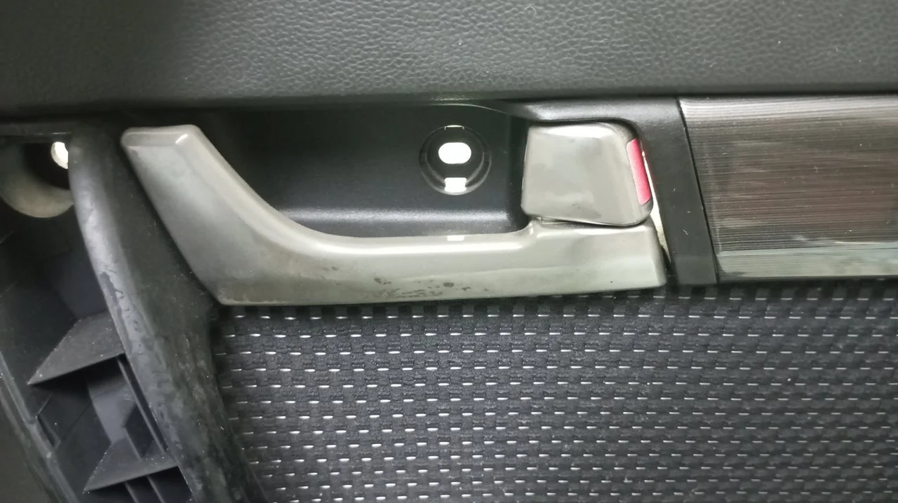 Foto de MANETA INTERIOR TRASERA DERECHA CHEVROLET CAPTIVA 2.0 Diesel CAT (150 CV / 110 KW) referencia 95057361