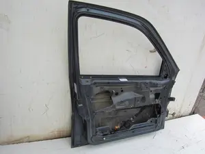 Foto de PUERTA DELANTERA IZQUIERDA VOLKSWAGEN POLO III BERLINA (6N2) 1.4 16V (75 CV / 55 KW) foto 11