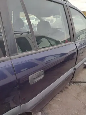Foto de PUERTA TRASERA DERECHA OPEL ZAFIRA A 2.0 DTI (101 CV / 74 KW)