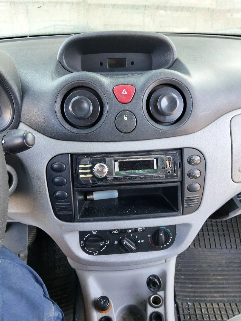 Foto de CONSOLA CENTRAL CITROEN C3 1.4 HDi (68 CV / 50 KW)