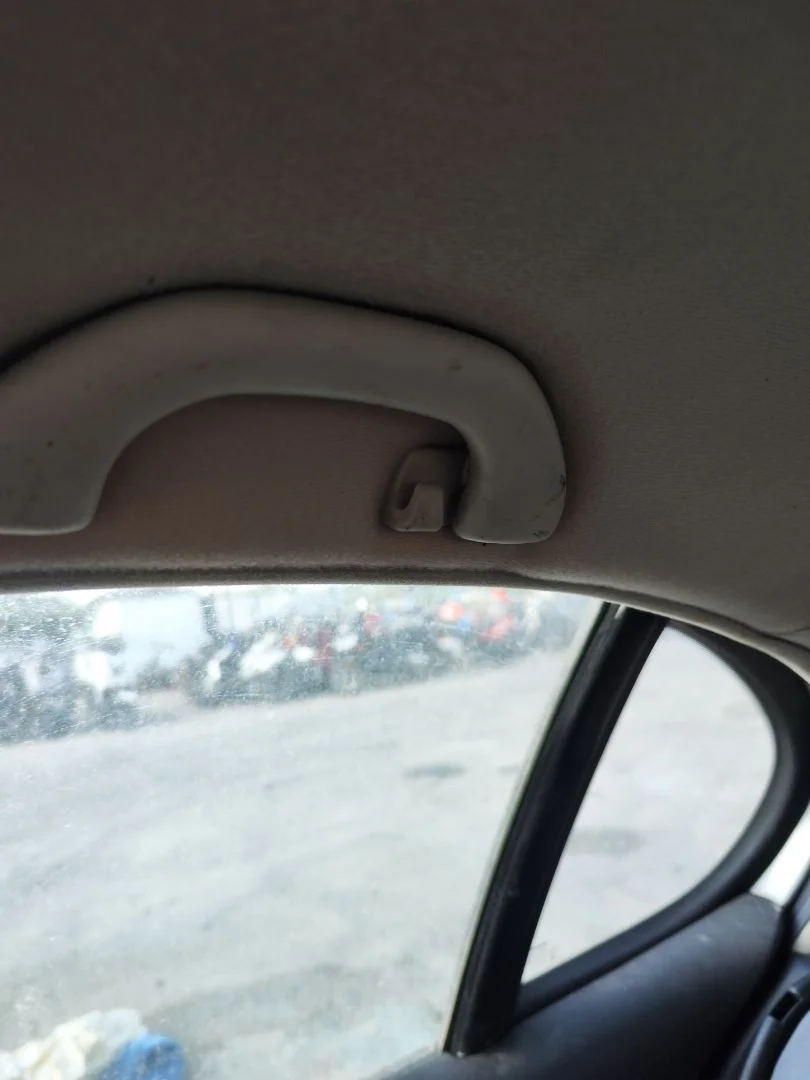 Foto de ASIDERO TECHO TRASERO DERECHO SEAT LEON (1M1) 1.6 (101 CV / 74 KW) referencia 6L0857607F FKZ