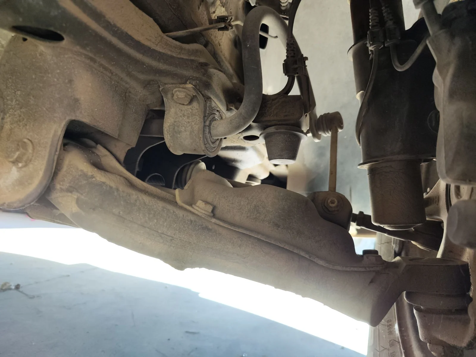 Foto de BRAZO SUSPENSION DELANTERO DERECHO MERCEDES-BENZ SPRINTER II FURGÓN 2.1 CDI CAT (88 CV / 65 KW)