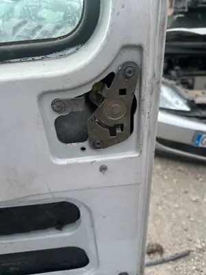 Foto de CERRADURA MALETERO / PORTON RENAULT RAPID /EXPRESS (F40) 1.9 Diesel (64 CV / 47 KW)