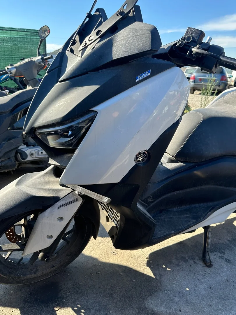 Foto de CARENADO DELANTERO IZQUIERDO YAMAHA X-MAX 300 292 cm3 - 20.6 kW (0 CV / 0 KW)
