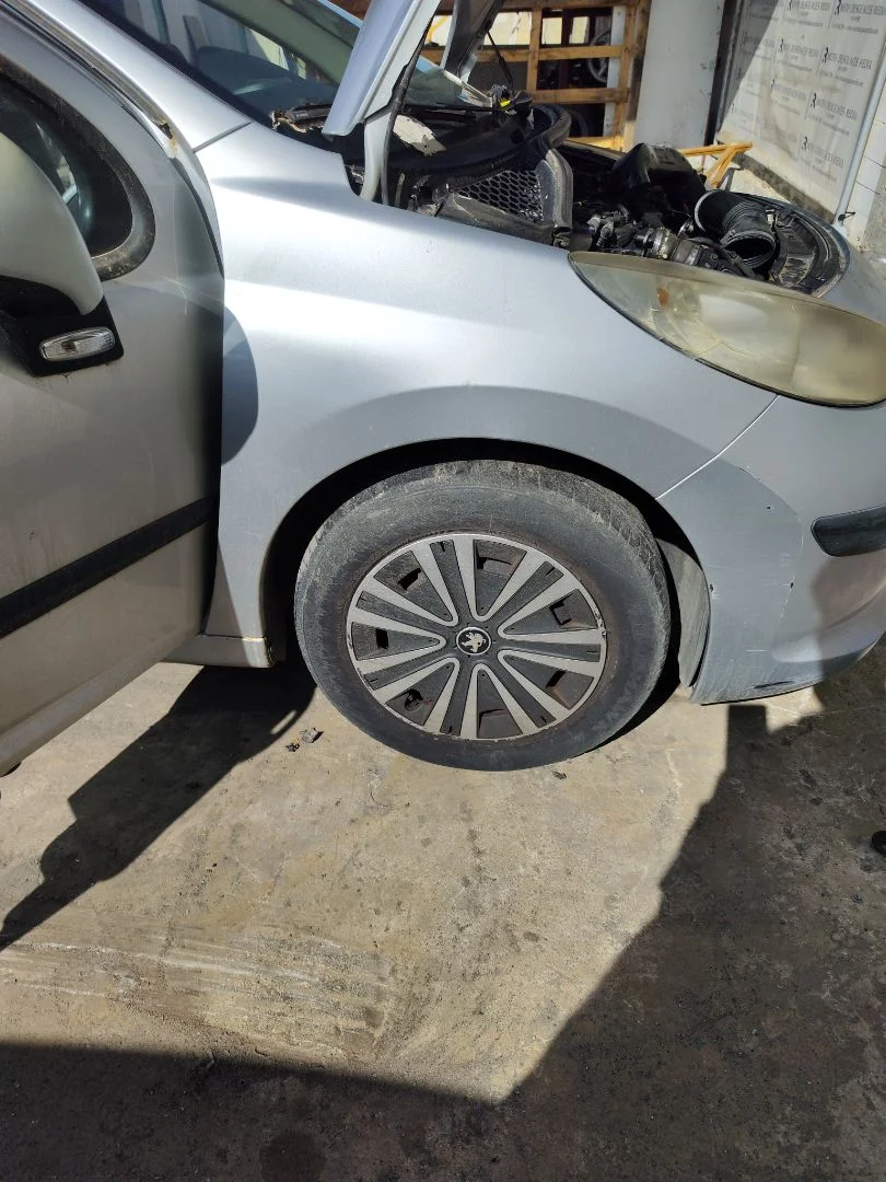 Foto de ALETA DELANTERA DERECHA PEUGEOT 207 1.6 16V HDi (90 CV / 66 KW) referencia 7841V0