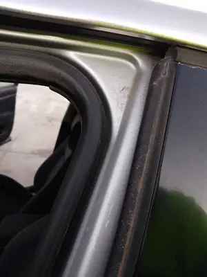 Foto de GOMAS CONTORNO PUERTA VOLKSWAGEN PASSAT BERLINA (3B3) 1.9 TDI (131 CV / 96 KW)