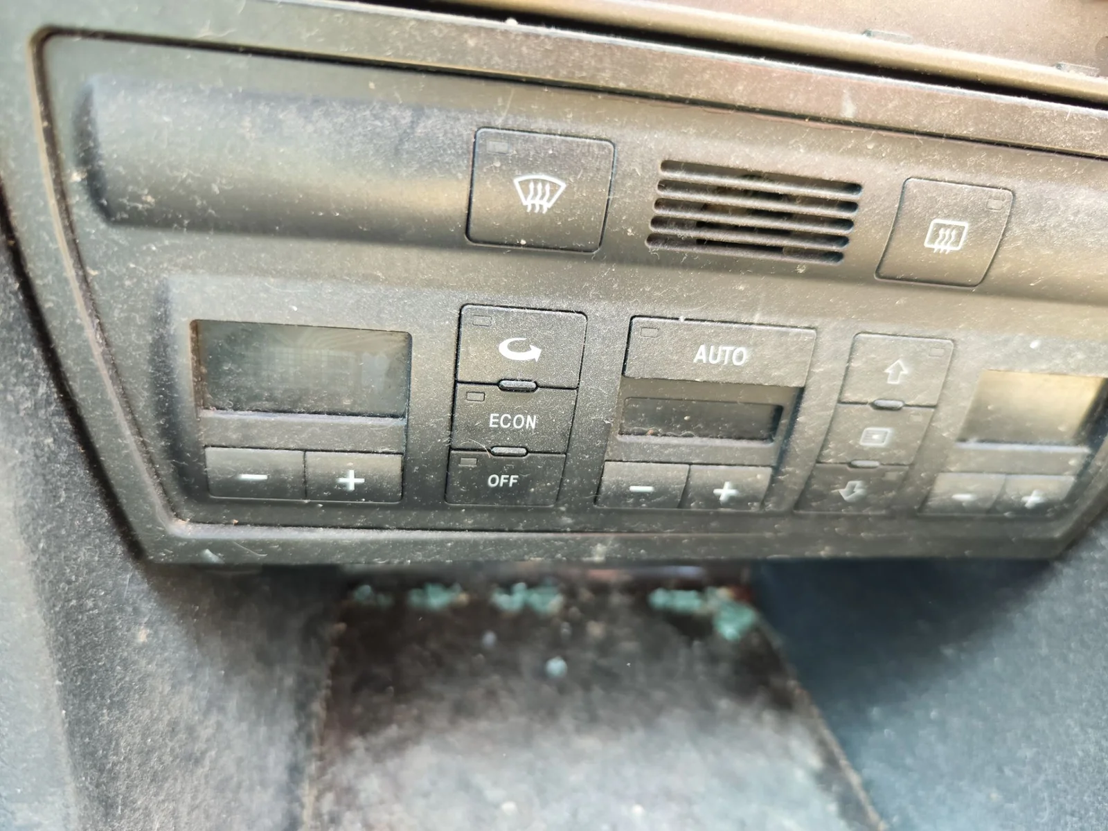 Foto de MANDO CALEFACCION / AIRE ACONDICIONADO AUDI A6 BERLINA (4B2) 2.5 V6 24V TDI (150 CV / 110 KW)