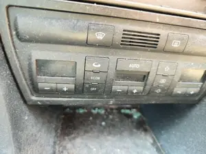 Foto de MANDO CALEFACCION / AIRE ACONDICIONADO AUDI A6 BERLINA (4B2) 2.5 V6 24V TDI (150 CV / 110 KW)