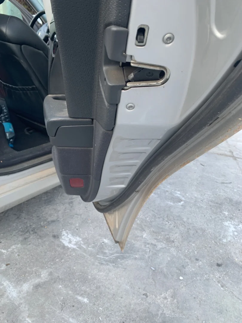 Foto de CERRADURA PUERTA TRASERA DERECHA MERCEDES-BENZ CLASE E (BM 211) BERLINA 2.7 CDI CAT (177 CV / 130 KW) referencia A2117300535