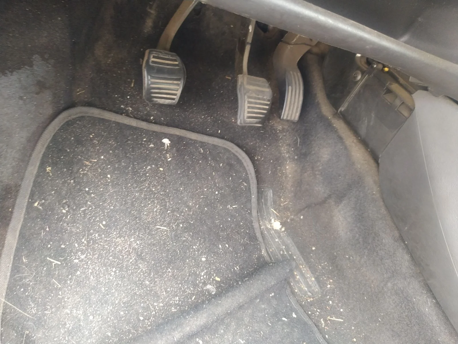 Foto de PEDAL EMBRAGUE FORD FOCUS BERLINA (CAK) 1.8 TDDI Turbodiesel CAT (90 CV / 66 KW)