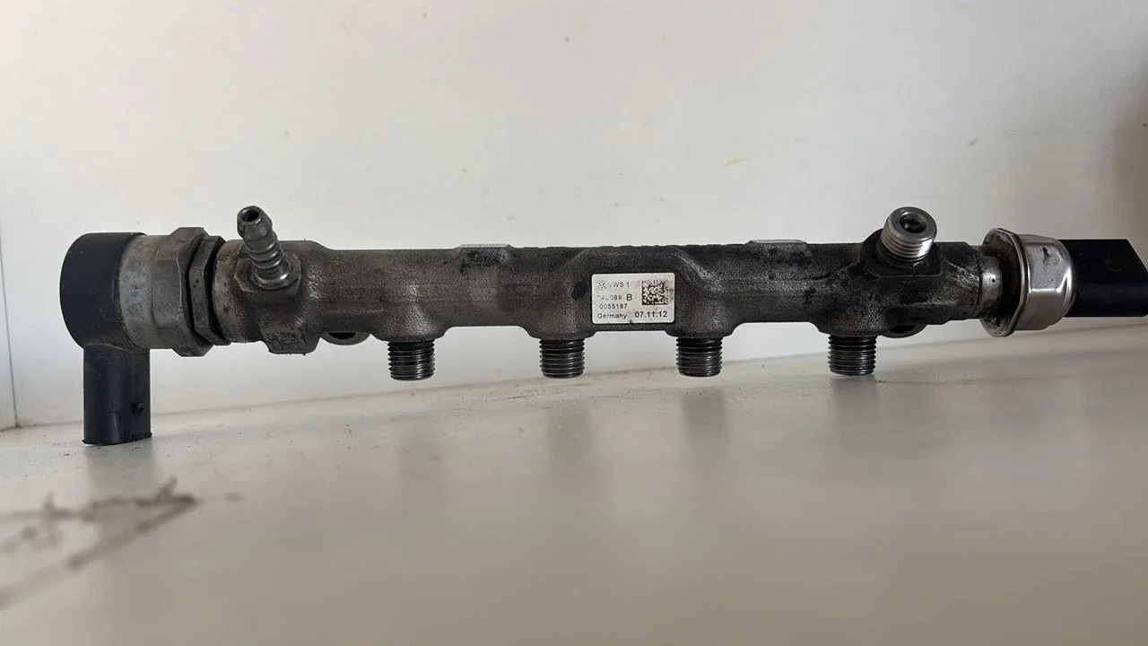 Foto de RAMPA INYECTORA SEAT LEON (5F1) referencia 04L089B