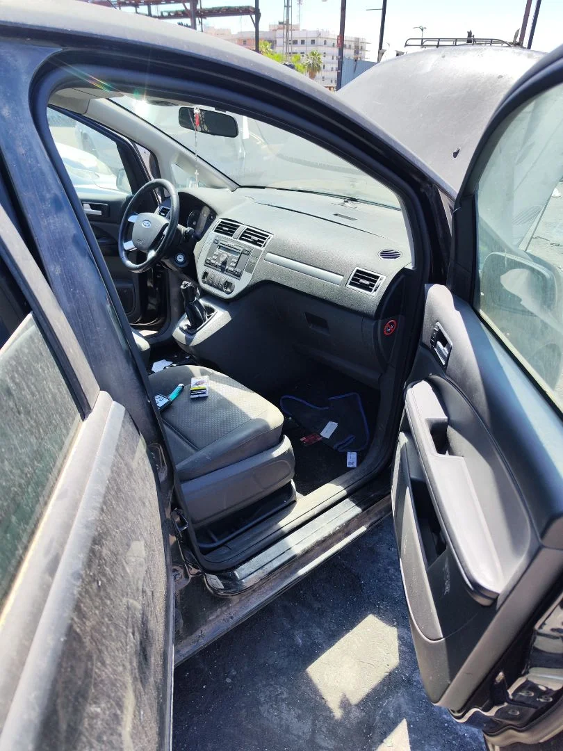 Foto de GOMAS CONTORNO PUERTA FORD FOCUS C-MAX (CAP)(2003) 1.6 TDCi CAT (90 CV / 66 KW)
