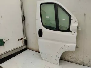 Foto de PUERTA DELANTERA DERECHA PEUGEOT BOXER (333/335) FURGÓN TECHO ELEVADO BAT.4035MM 3.0 HDI FAP CAT (146 CV / 107 KW) foto 5