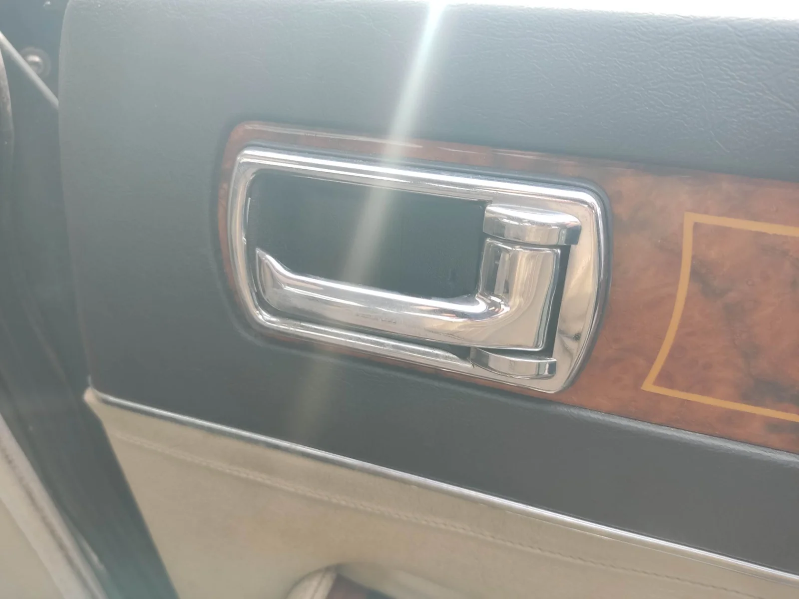 Foto de MANETA INTERIOR TRASERA DERECHA JAGUAR XJ 4.0 CAT (222 CV / 163 KW)