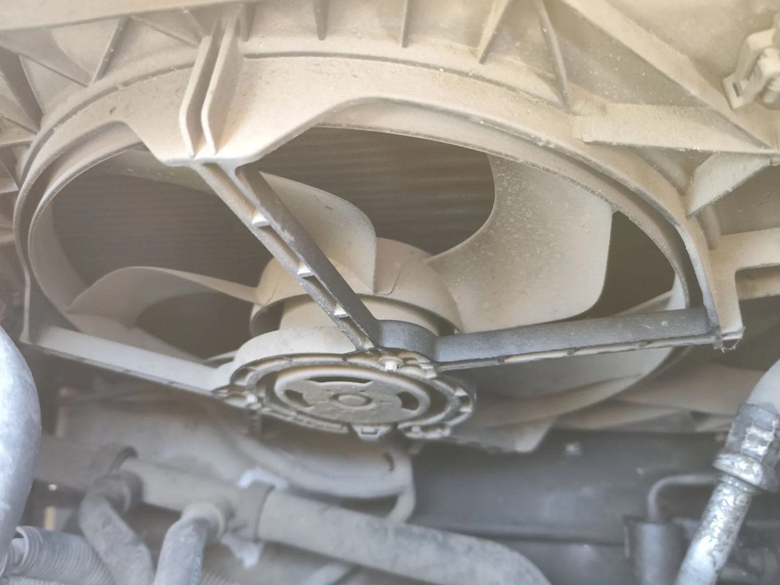 Foto de ELECTROVENTILADOR RENAULT LAGUNA II (BG0) 1.8 CAT (120 CV / 88 KW)